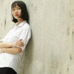 woman wearing glasses makeup